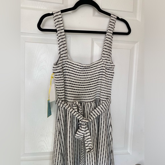 NEW DRESS - Picture 4 of 6